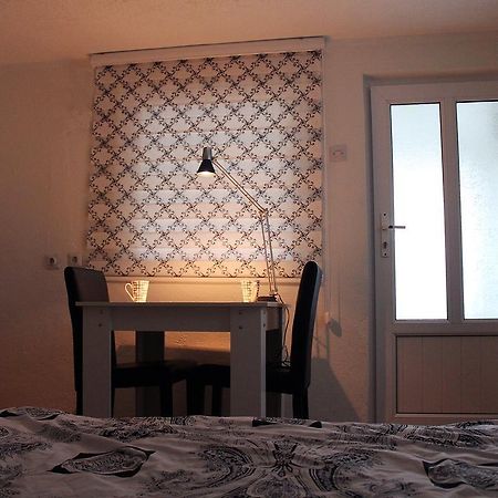 Taf'S Small House Pristina Exterior foto